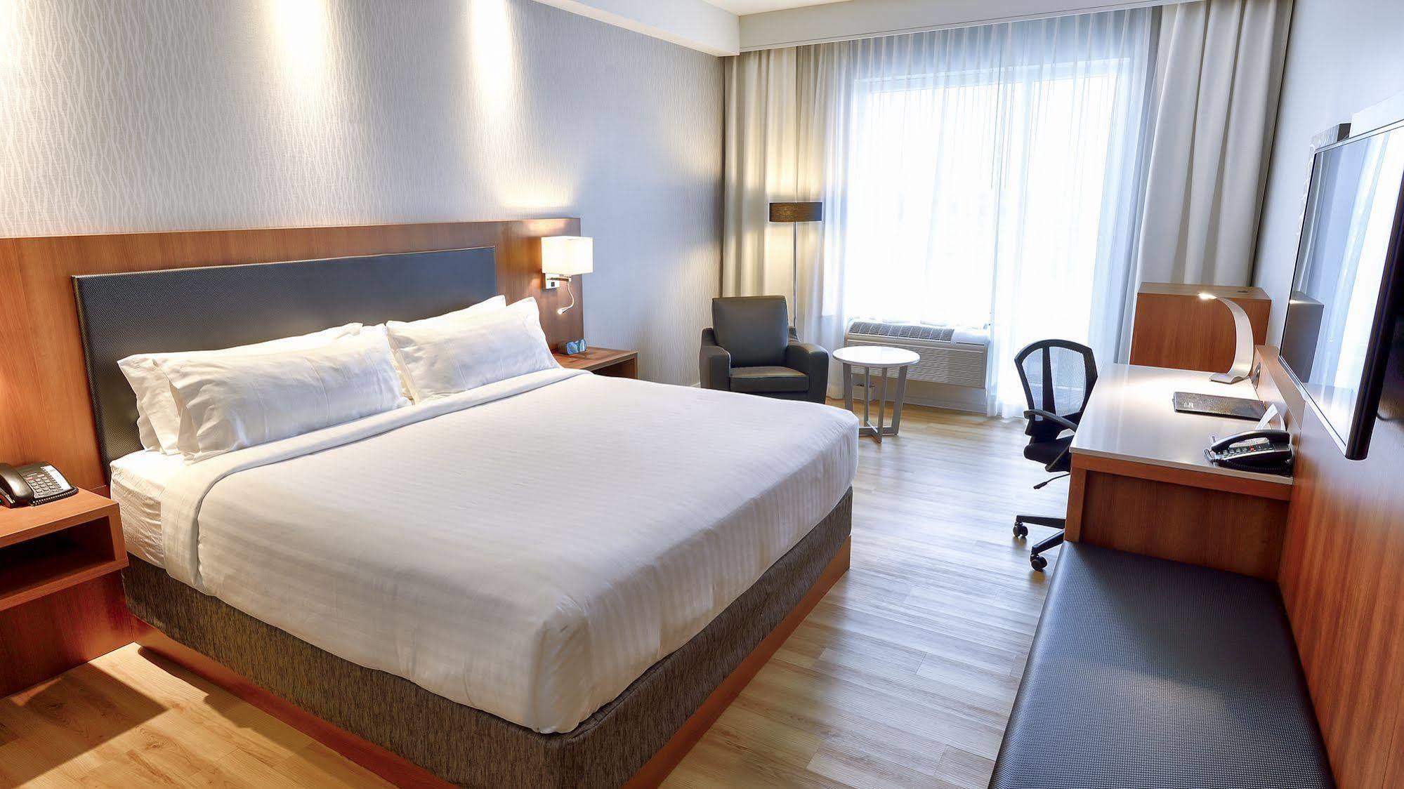 Holiday Inn Express & Suites Vaudreuil-Dorion By Ihg Bagian luar foto